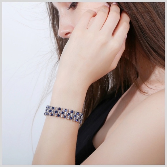 Swarovski Crystals The UNABI Bracelet - Picture 4 of 9